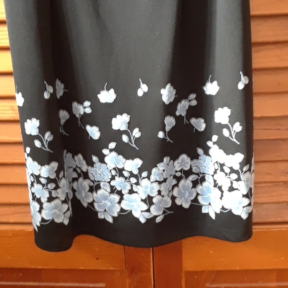 Status Collection Dress - Picture 4 of 4